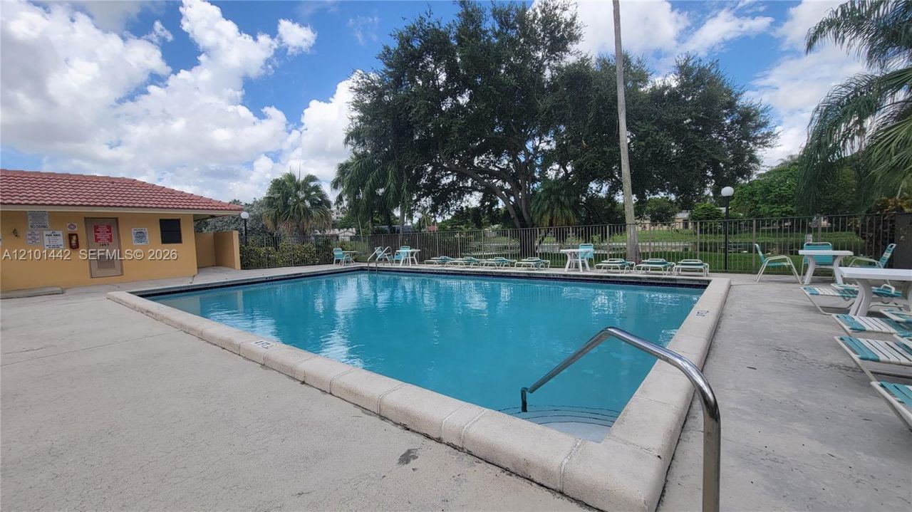 11477 NW 39th Ct , Unit 202-1, Coral Springs, FL 33065 Photo