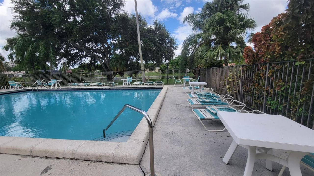 11477 NW 39th Ct , Unit 202-1, Coral Springs, FL 33065 Photo