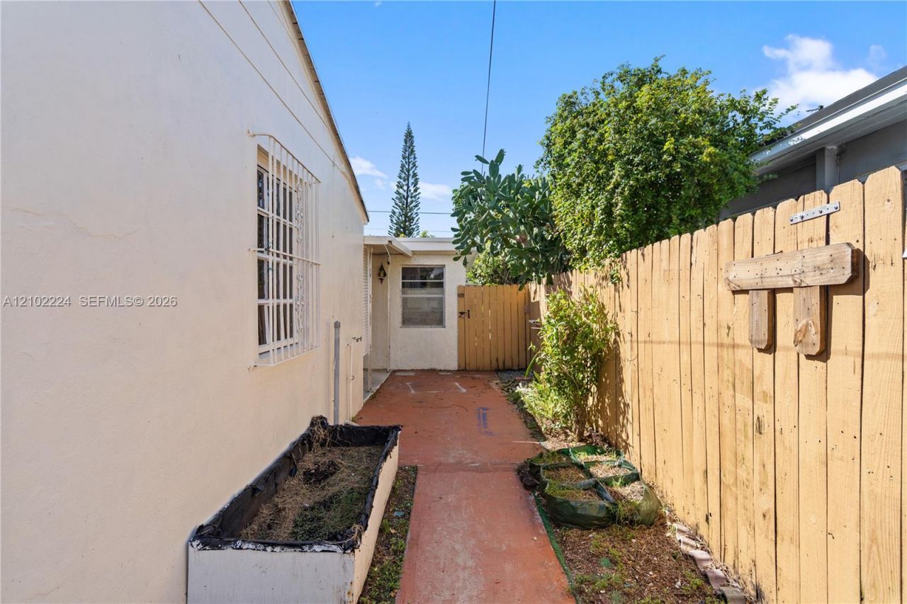 3250 NW 14th Ter, Miami, FL 33125 Photo