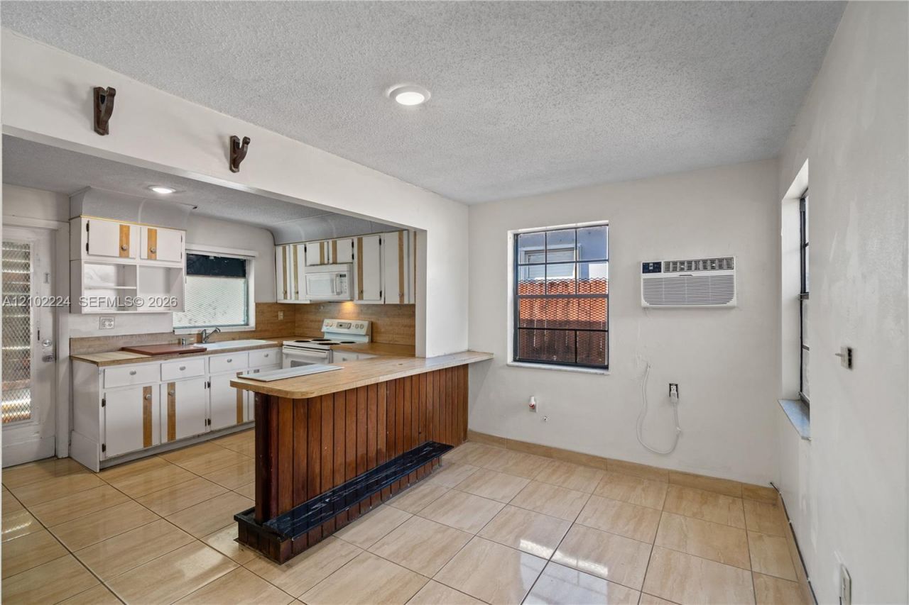 3250 NW 14th Ter, Miami, FL 33125 Photo