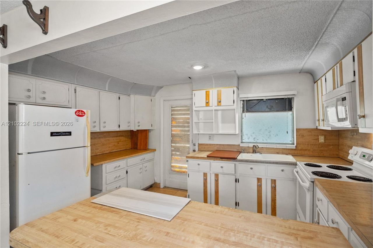 3250 NW 14th Ter, Miami, FL 33125 Photo