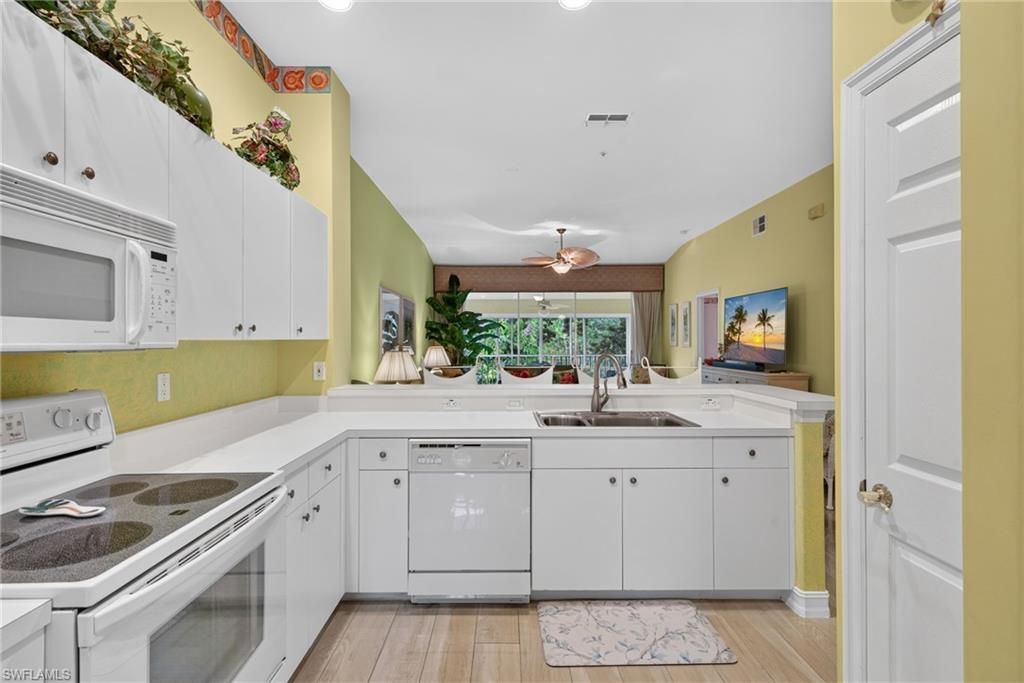 985 Tarpon Cove Dr, Unit 203, Naples, FL 34110 Photo