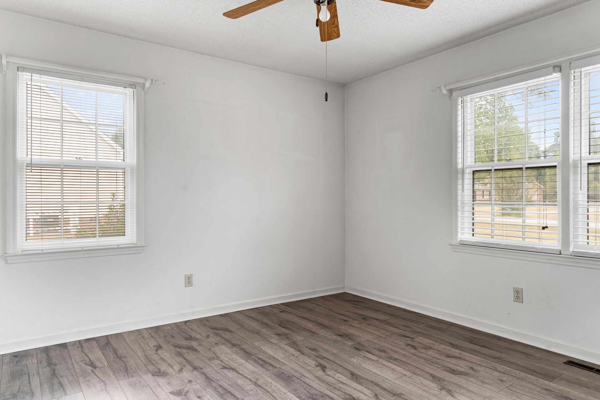 820 Barrington Drive Photo 22