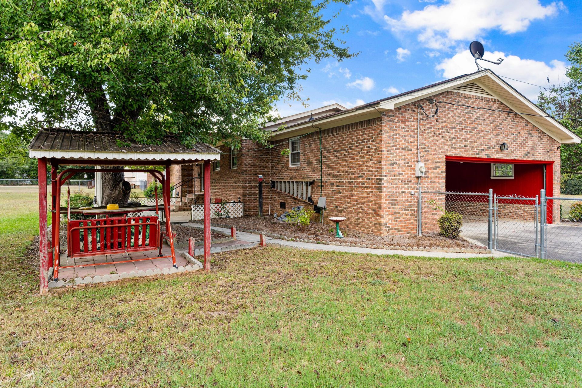 820 Barrington Drive Photo 31