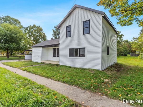 178 W Muskegon Street NE, Cedar Springs, MI 49319