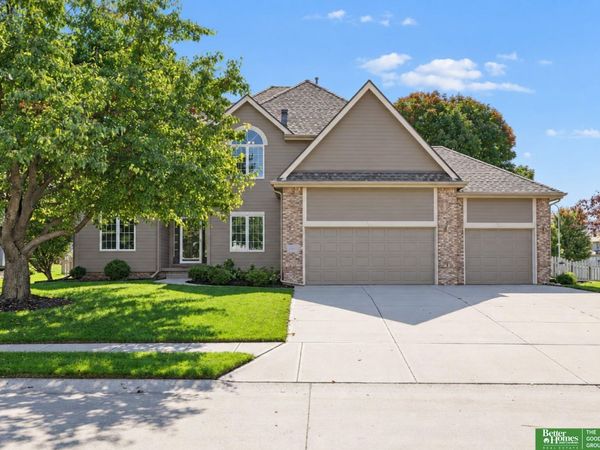 15935 Newport Avenue, Omaha, NE 68116
