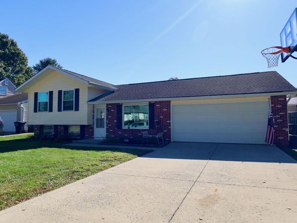 230 Williamsburg Lane , Lancaster, OH 43130