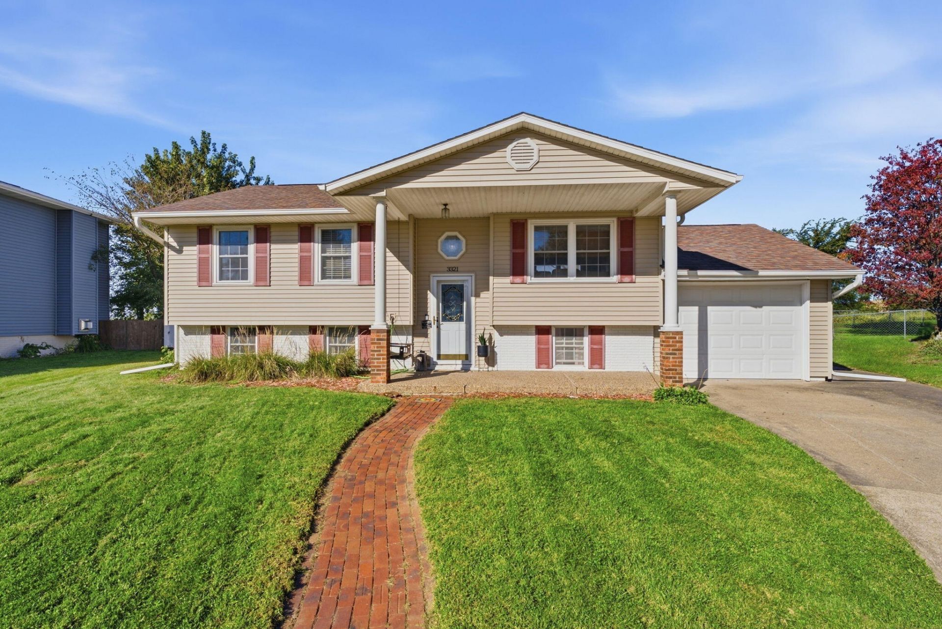 3321 Spinning Wheel Ct, Muscatine, IA 52761 Main Photo