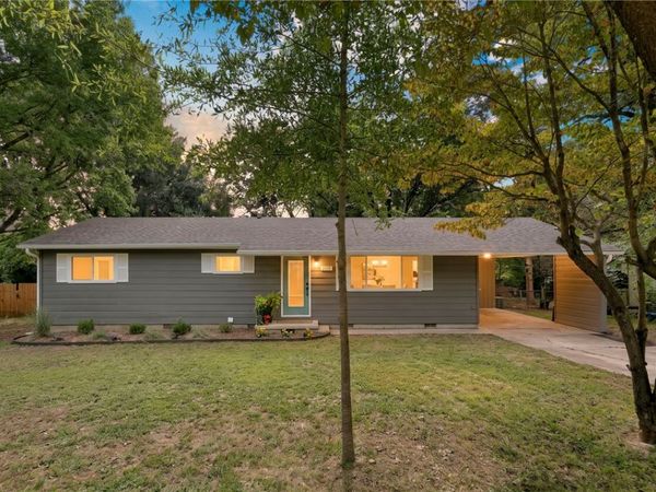 2339 W Holly Street , Fayetteville, AR 72703