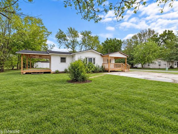 702 W Main Street , Gentry, AR 72734