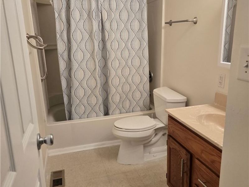 1025 Sunnywood Lane, Ravenna, OH 44266 Photo 8