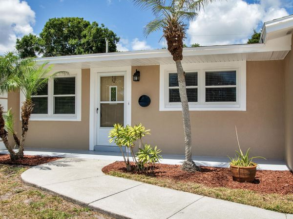 558 Oxford Avenue , Melbourne, FL 32935