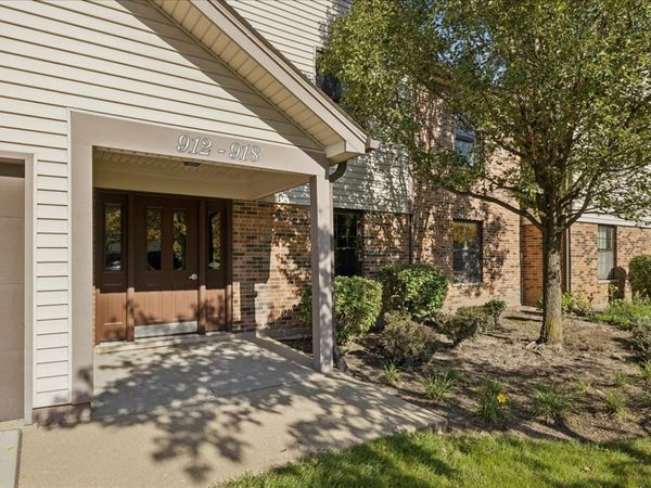 912 Stradford Circle , Unit B, Buffalo Grove, IL 60089