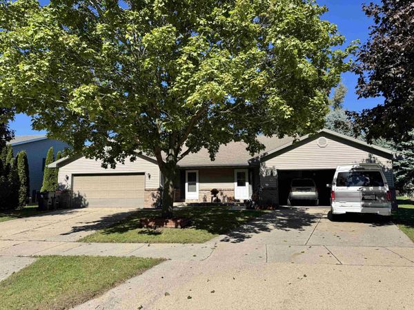 732 Meadow Park Drive, Clinton, WI 53525