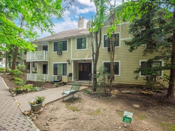 4 B-C Foxwood Dr, Morris Plains, NJ 07950