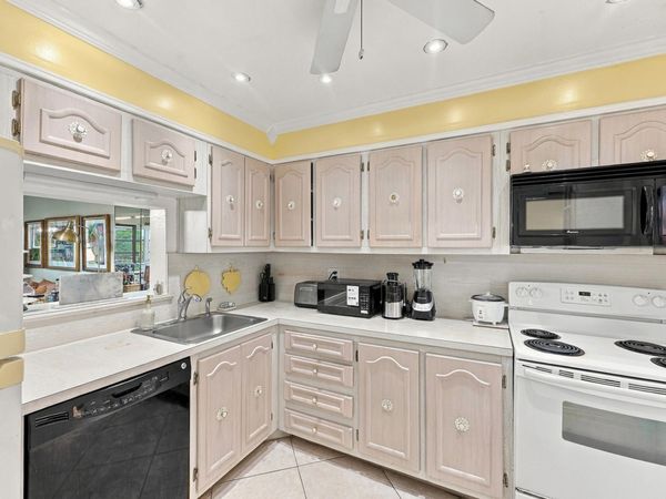 3940 NW 42ND Avenue, Unit 313, Lauderdale Lakes, FL 33319