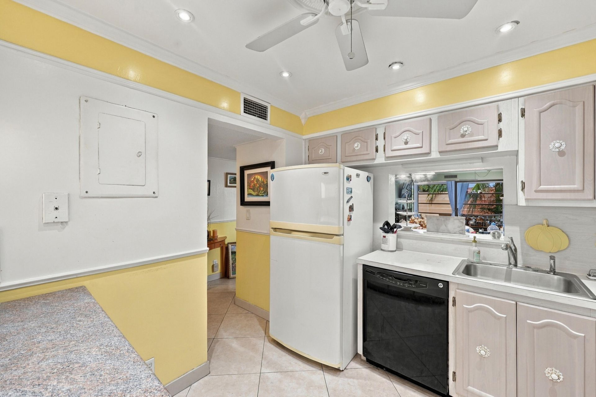 3940 NW 42nd Avenue, Unit 313, Lauderdale Lakes, FL 33319 Photo