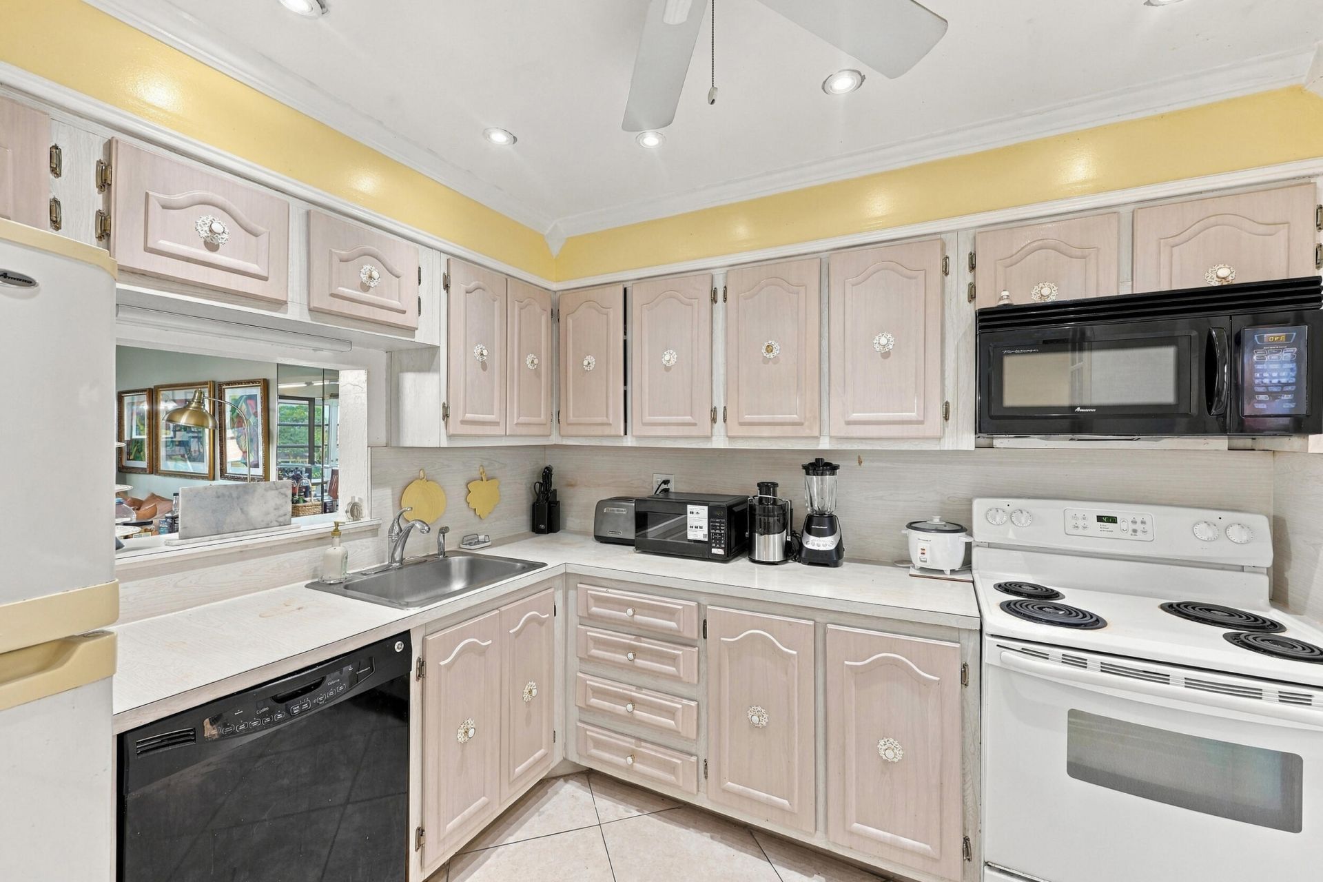 3940 NW 42nd Avenue, Unit 313, Lauderdale Lakes, FL 33319 Photo