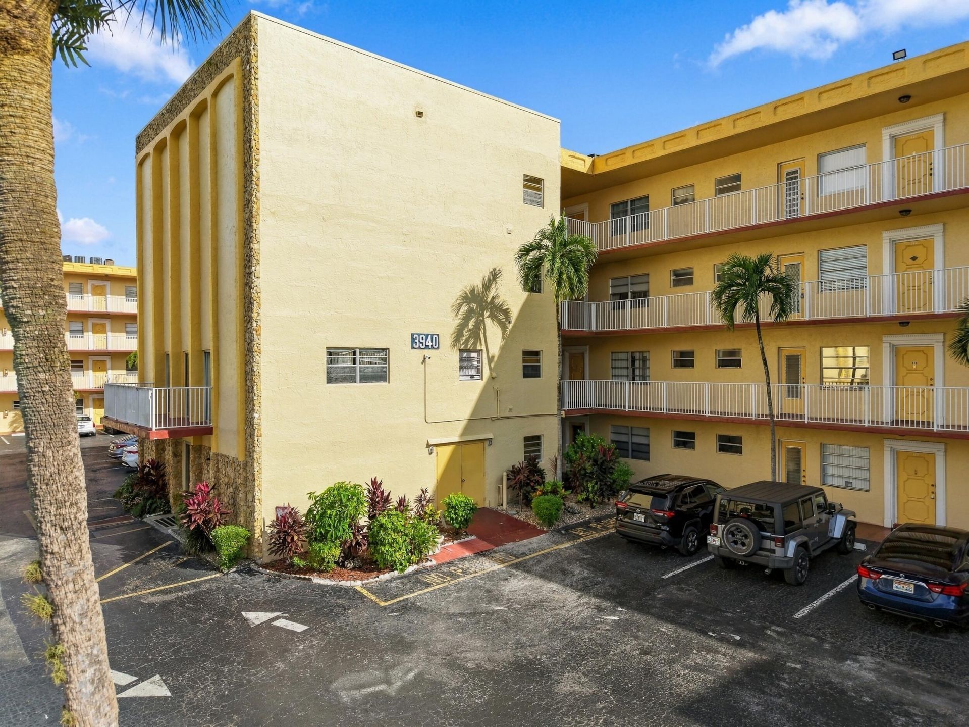 3940 NW 42nd Avenue, Unit 313, Lauderdale Lakes, FL 33319 Photo
