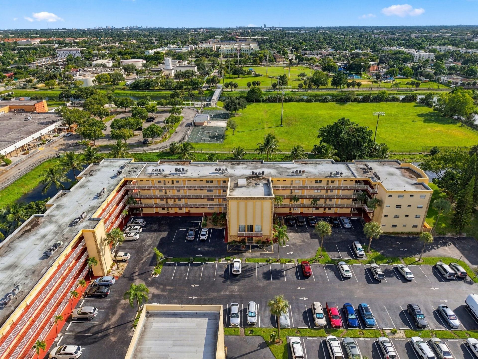 3940 NW 42nd Avenue, Unit 313, Lauderdale Lakes, FL 33319 Photo