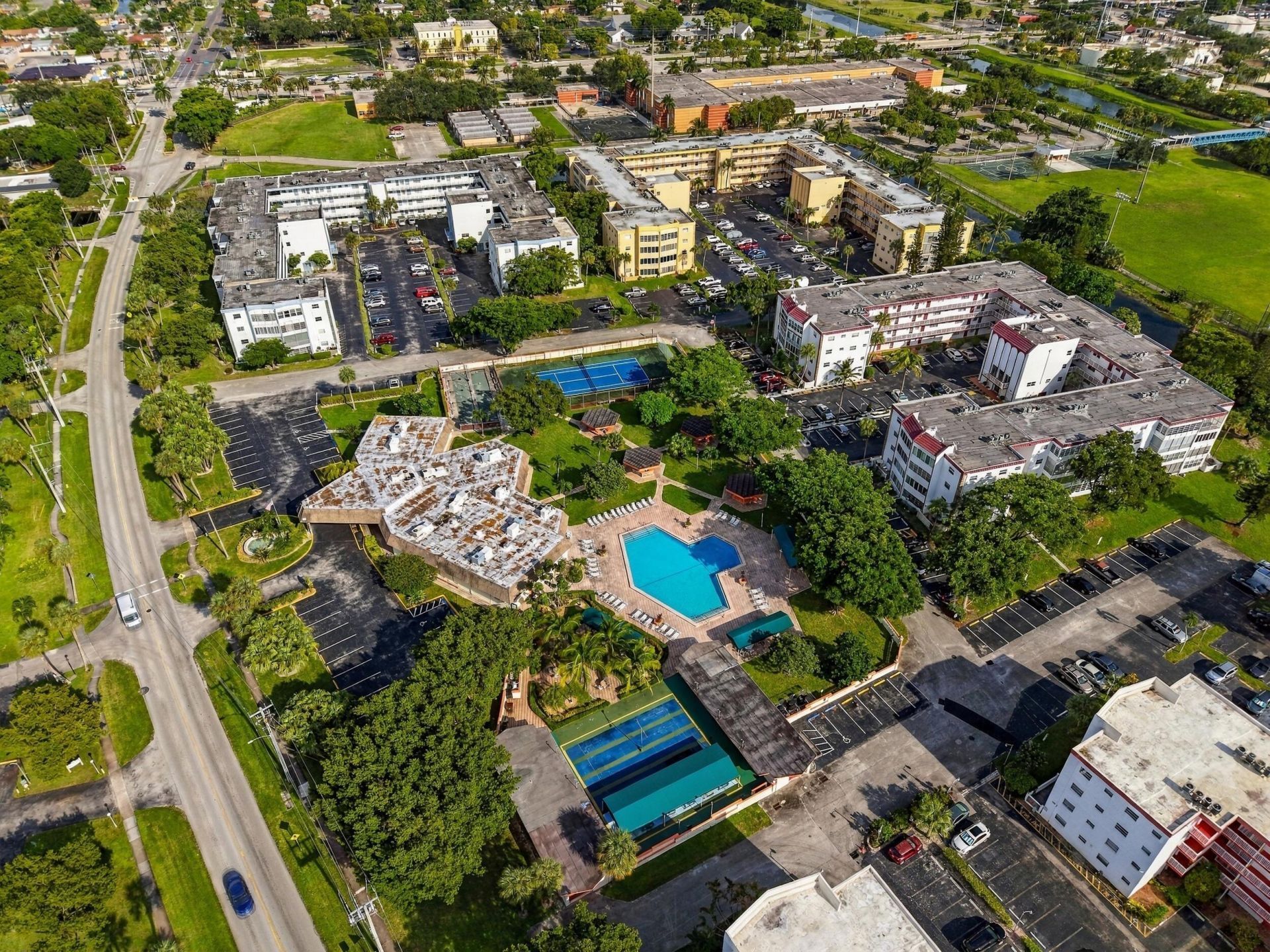 3940 NW 42nd Avenue, Unit 313, Lauderdale Lakes, FL 33319 Photo