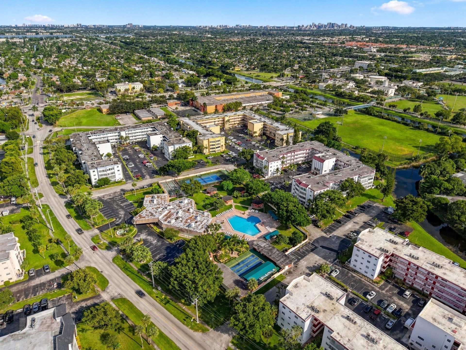 3940 NW 42nd Avenue, Unit 313, Lauderdale Lakes, FL 33319 Photo