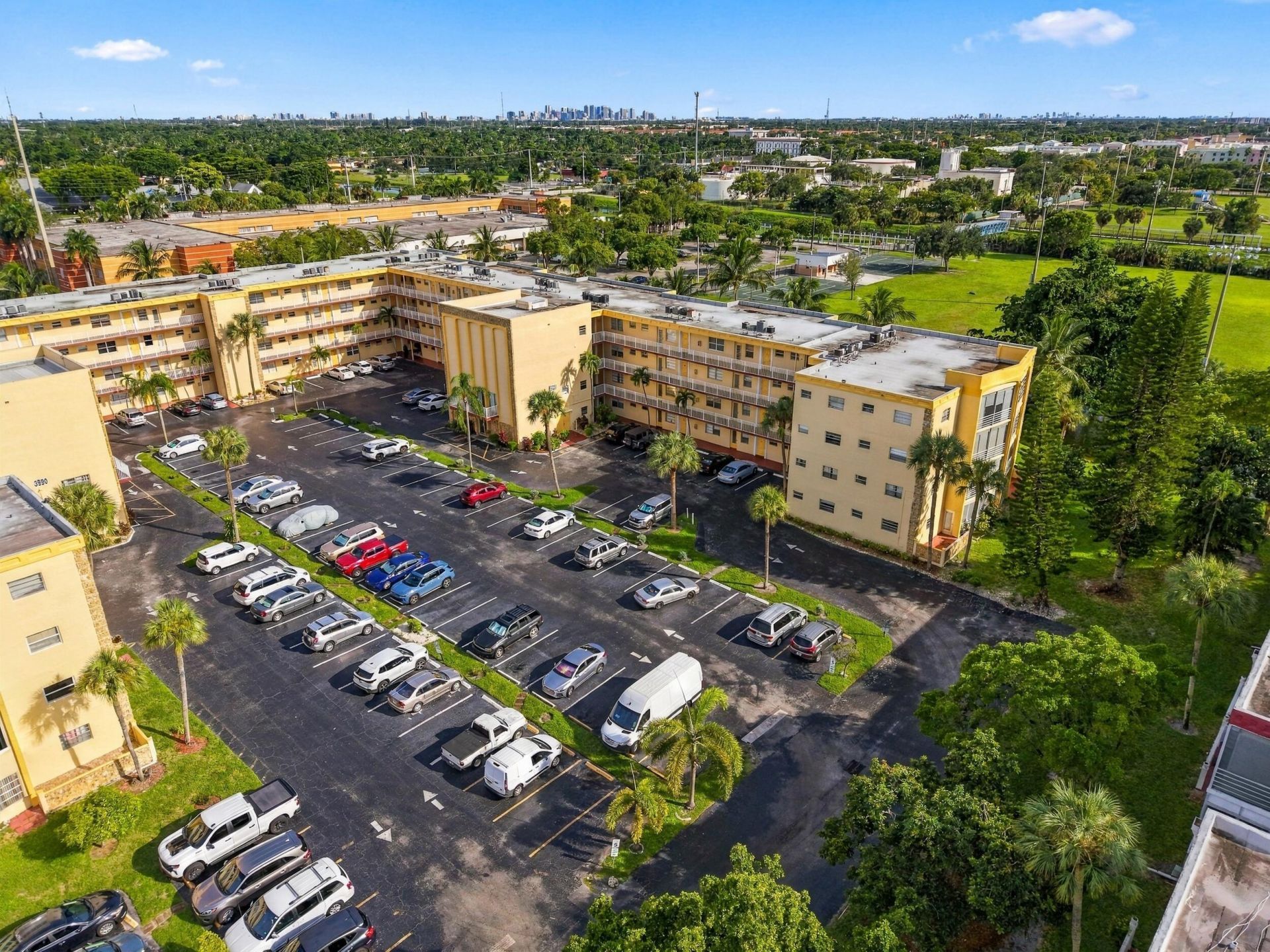 3940 NW 42nd Avenue, Unit 313, Lauderdale Lakes, FL 33319 Photo
