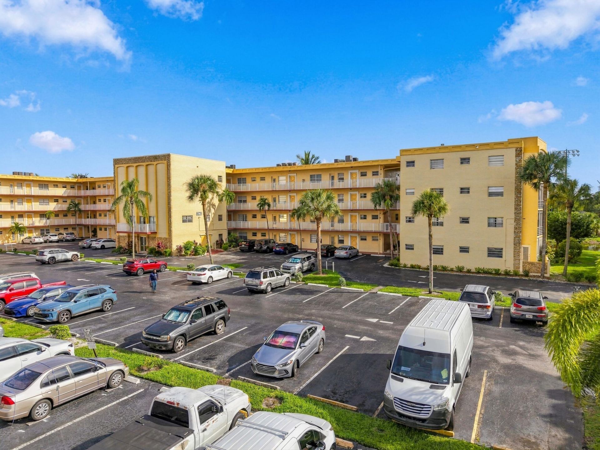 3940 NW 42nd Avenue, Unit 313, Lauderdale Lakes, FL 33319 Photo