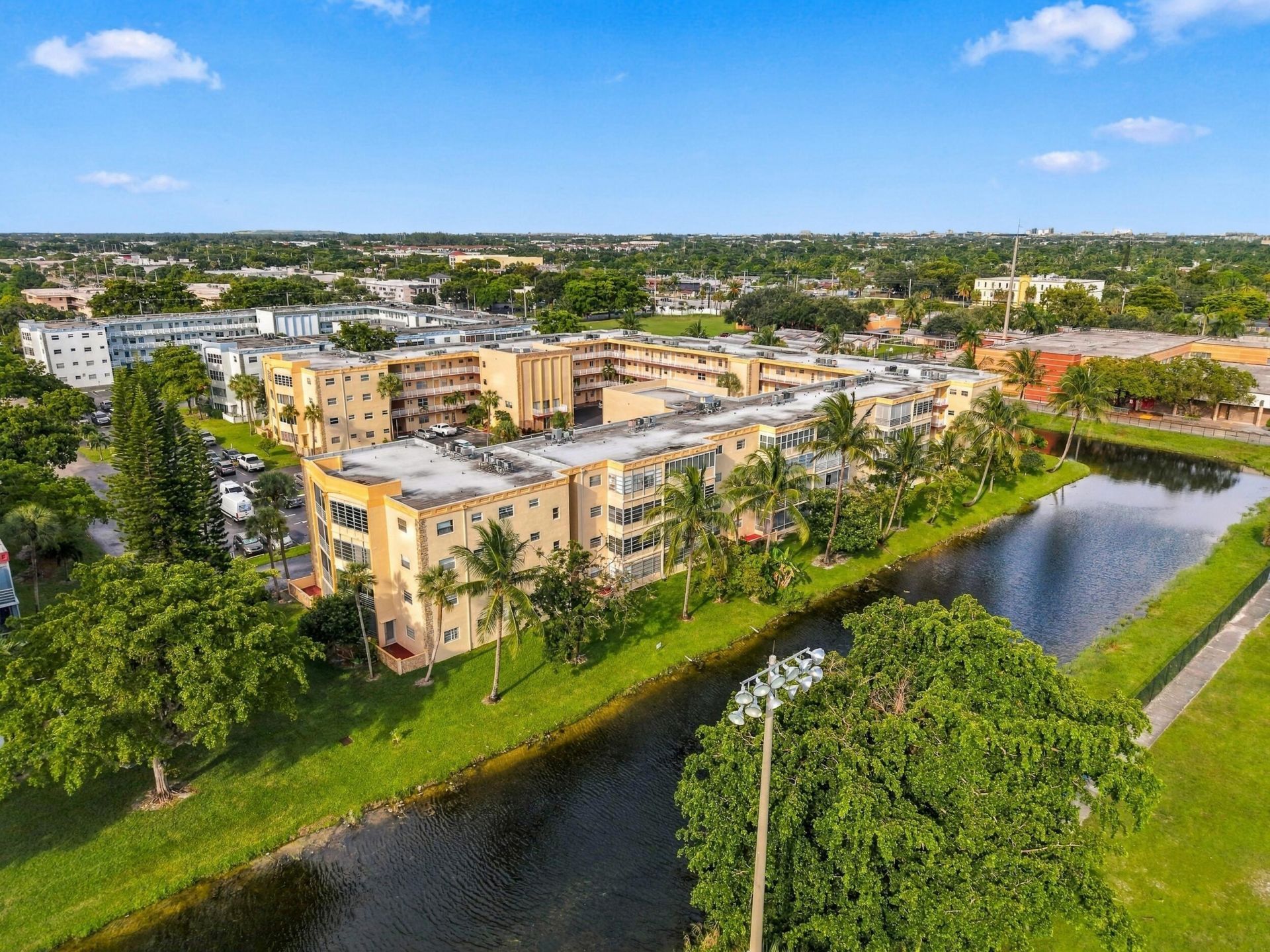 3940 NW 42nd Avenue, Unit 313, Lauderdale Lakes, FL 33319 Photo