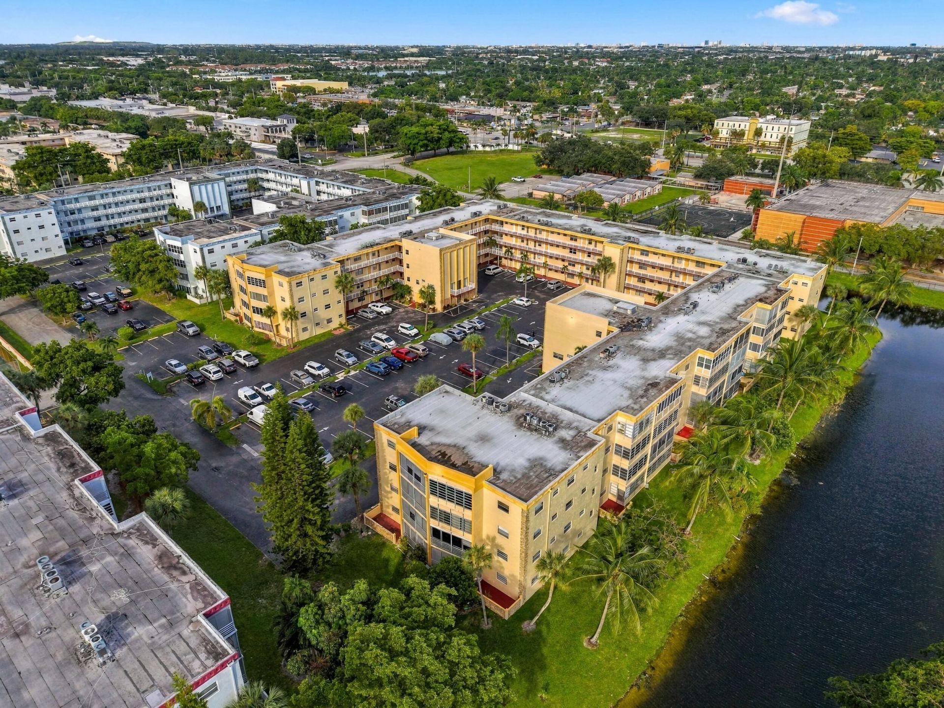 3940 NW 42nd Avenue, Unit 313, Lauderdale Lakes, FL 33319 Photo