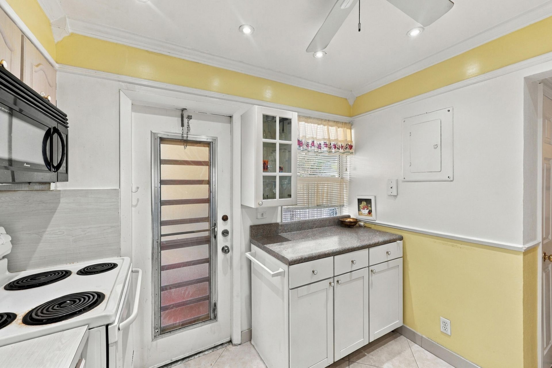 3940 NW 42nd Avenue, Unit 313, Lauderdale Lakes, FL 33319 Photo