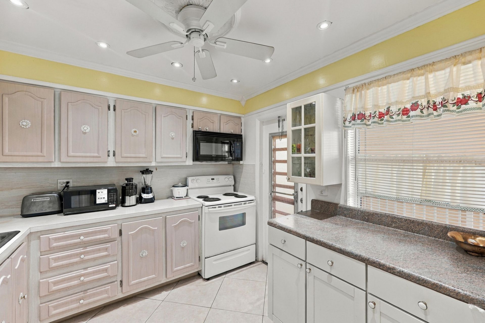 3940 NW 42nd Avenue, Unit 313, Lauderdale Lakes, FL 33319 Photo