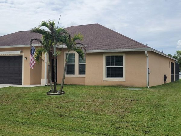 1702 SE NORTH BLACKWELL Drive, Port St. Lucie, FL 34952