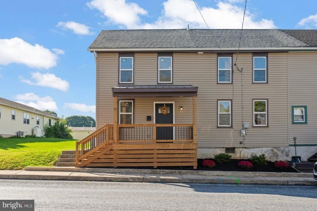 10 W RICHLAND AVENUE, MYERSTOWN, PA 17067