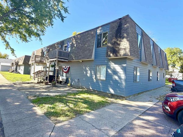 205 207 N Eastern Ave, Hartford, SD 57033