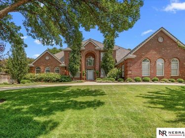 665 N 164th Street, Omaha, NE 68118