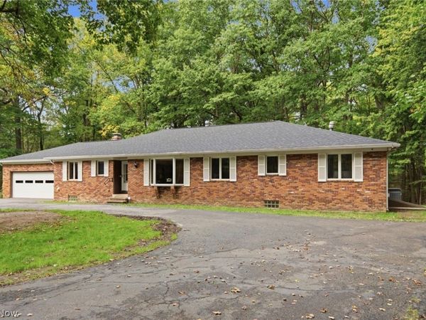 559 Houghton Road , Sagamore Hills, OH 44067