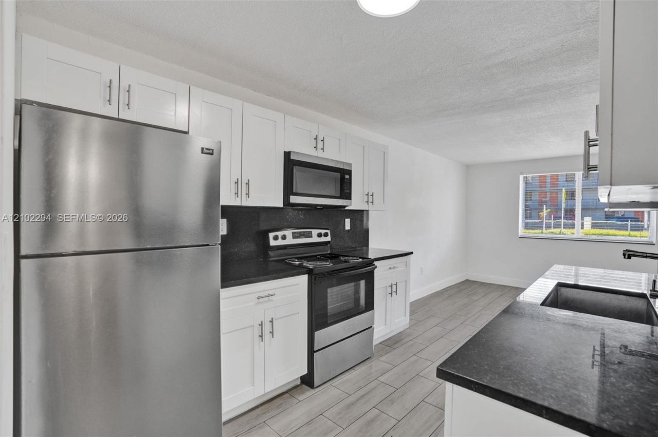 14190 W Dixie Hwy , Unit 2, North Miami, FL 33161 Photo