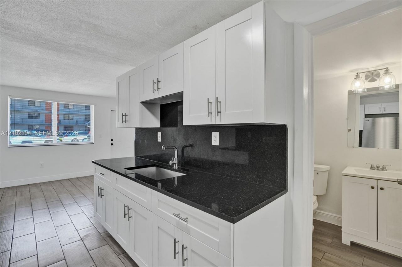 14190 W Dixie Hwy , Unit 2, North Miami, FL 33161 Photo