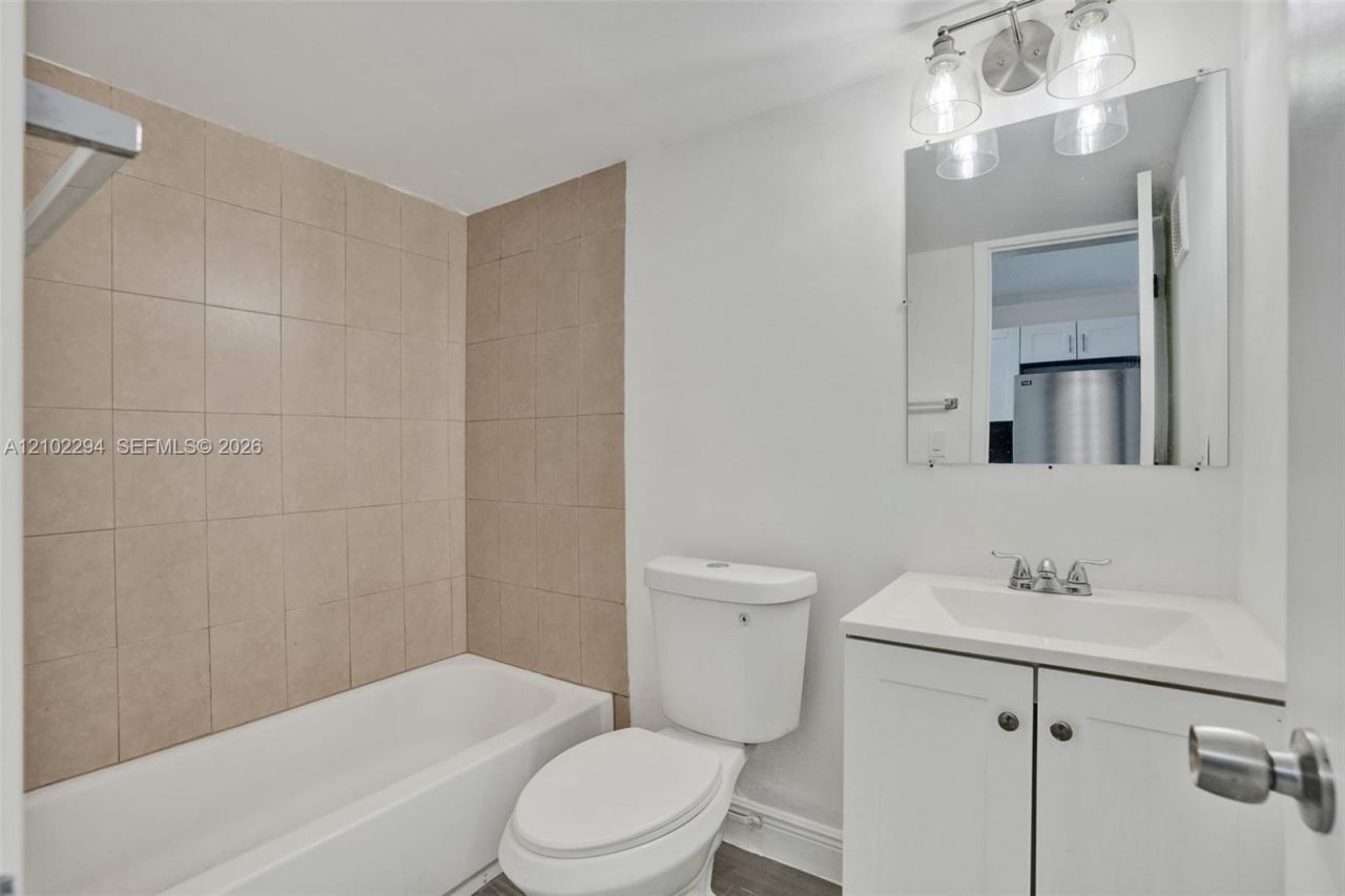 14190 W Dixie Hwy , Unit 2, North Miami, FL 33161 Photo