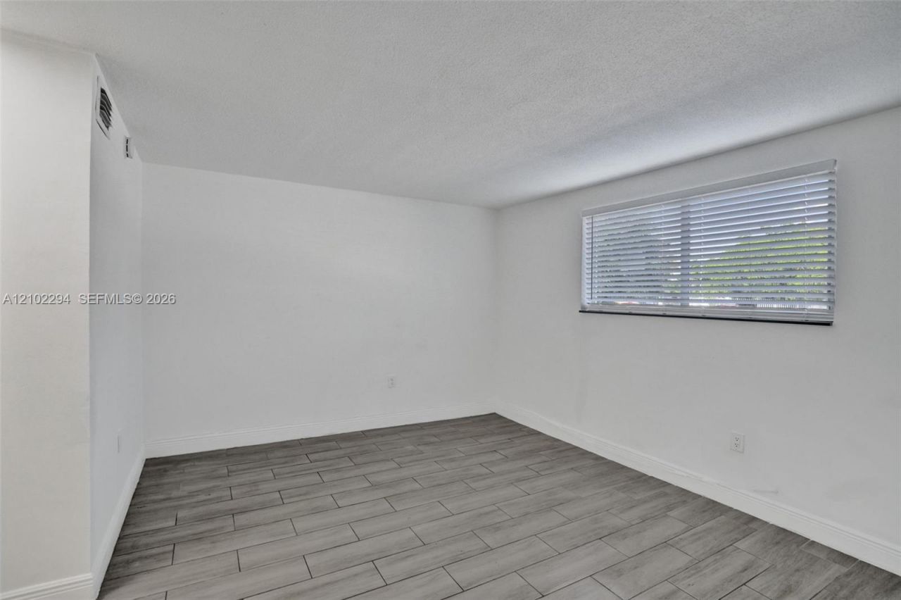 14190 W Dixie Hwy , Unit 2, North Miami, FL 33161 Photo