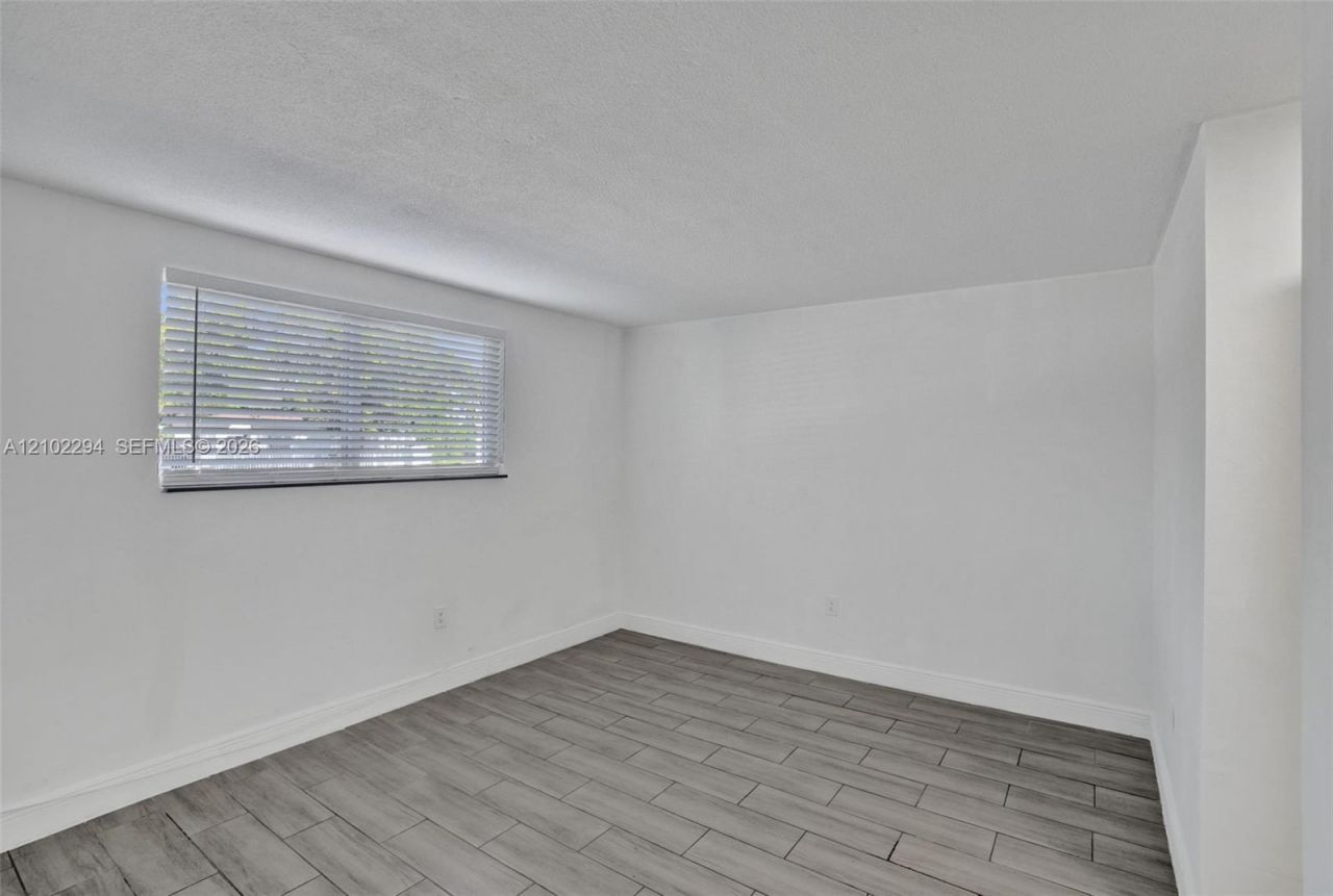 14190 W Dixie Hwy , Unit 2, North Miami, FL 33161 Photo