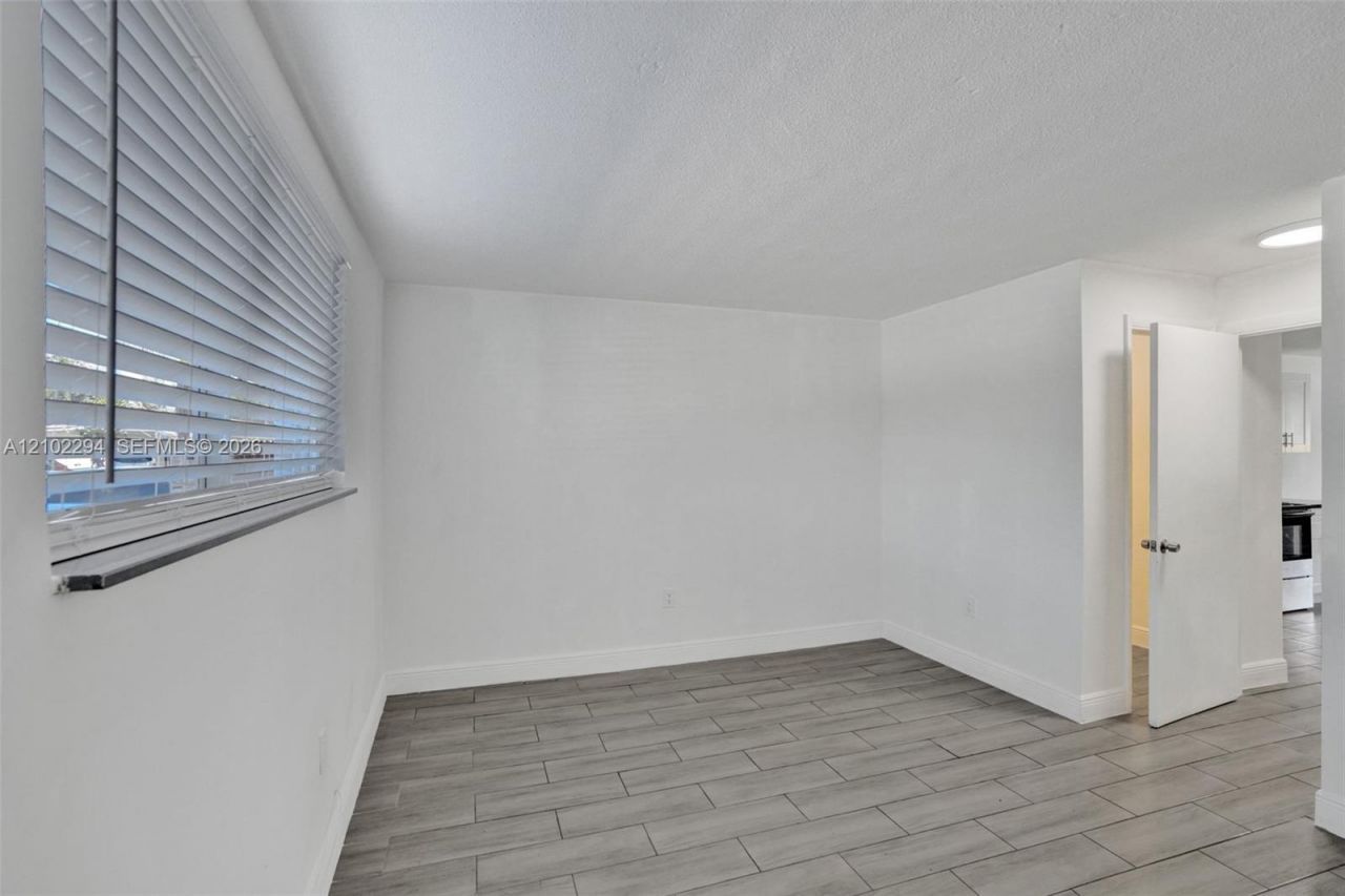 14190 W Dixie Hwy , Unit 2, North Miami, FL 33161 Photo