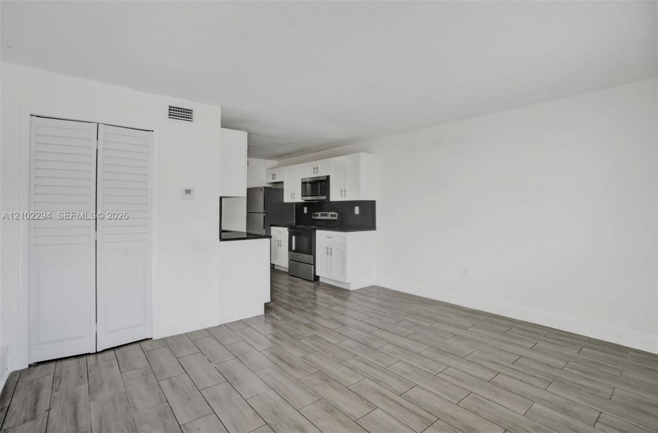 14190 W Dixie Hwy , Unit 2, North Miami, FL 33161 Photo