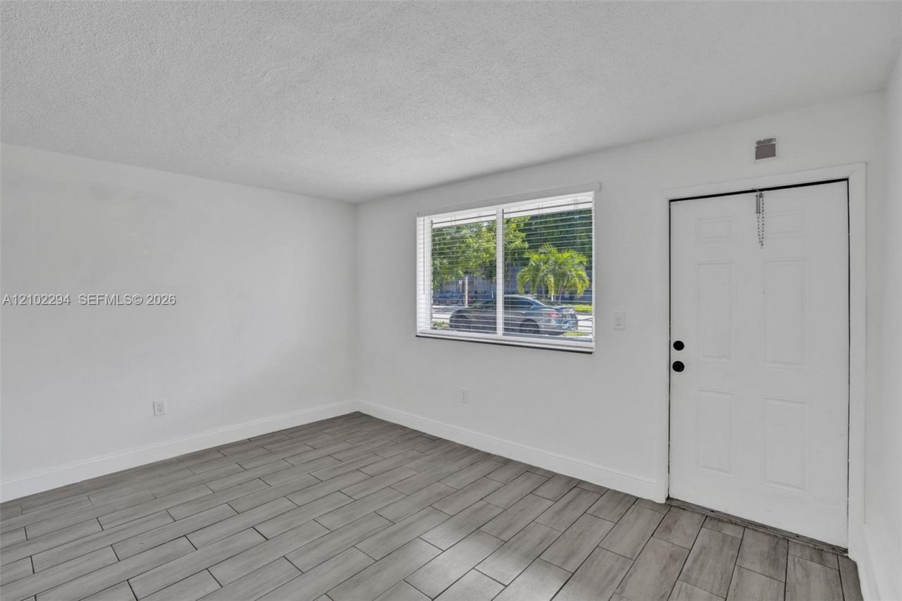 14190 W Dixie Hwy , Unit 2, North Miami, FL 33161 Photo