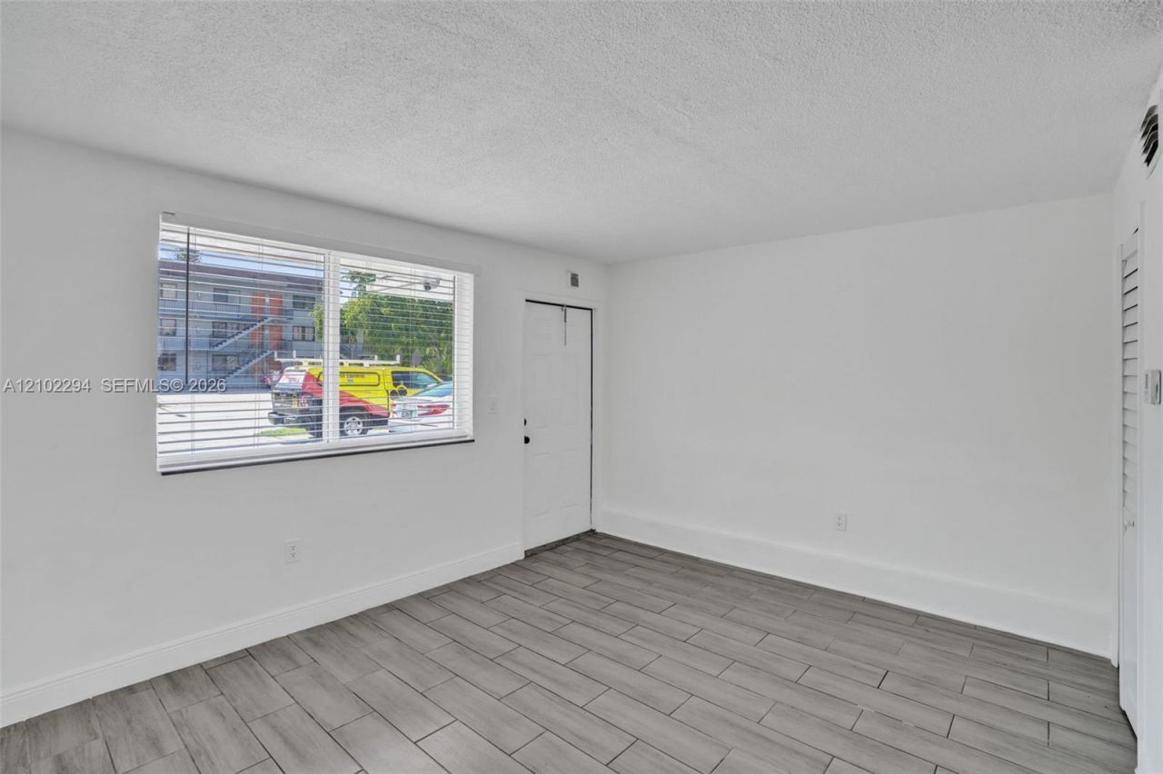 14190 W Dixie Hwy , Unit 2, North Miami, FL 33161 Photo
