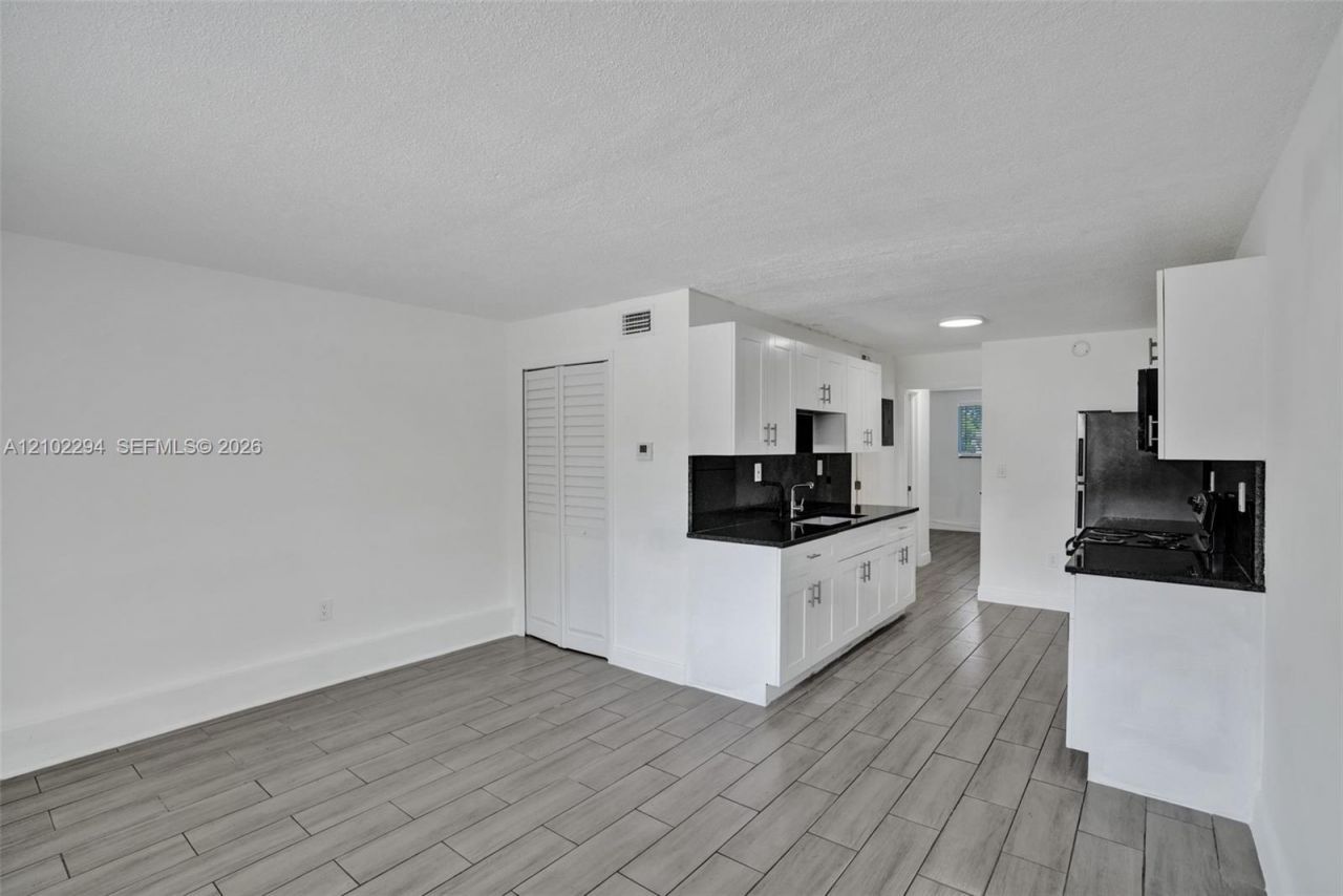 14190 W Dixie Hwy , Unit 2, North Miami, FL 33161 Photo