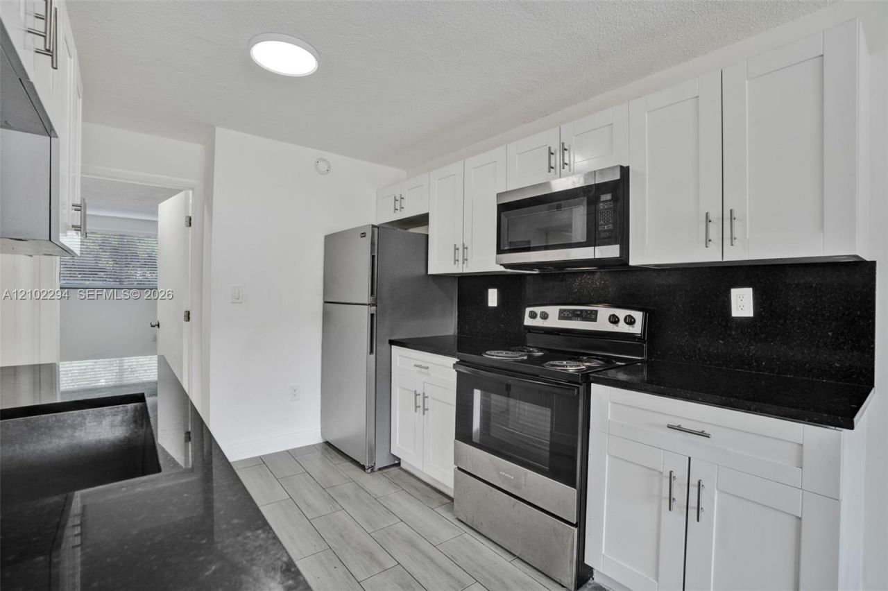 14190 W Dixie Hwy , Unit 2, North Miami, FL 33161 Photo