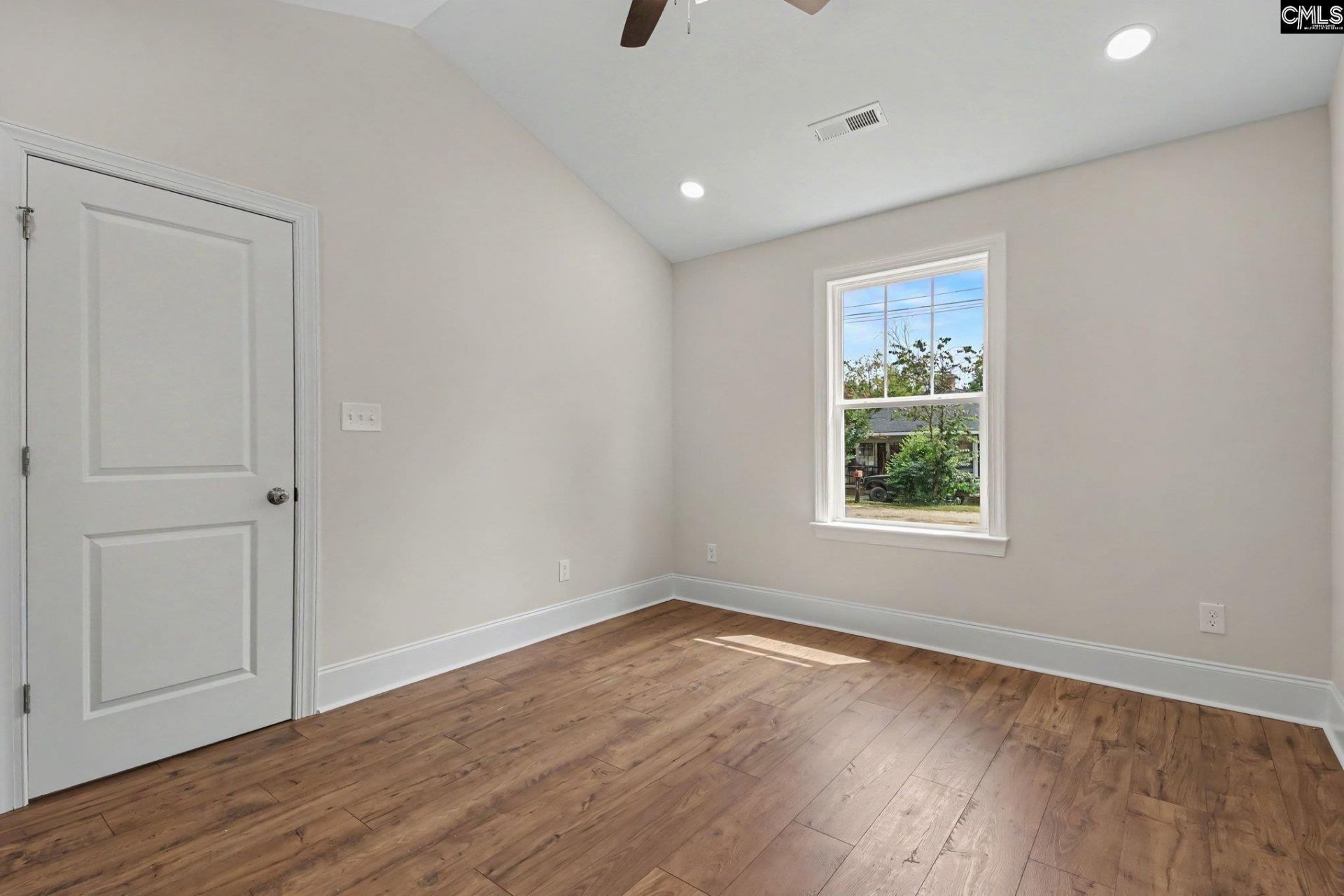 214 W 3rd Street Photo 18