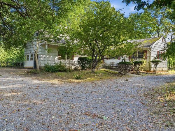 31 Woodland Drive, East Islip, NY 11730